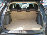 トランクルーム内の画像です。レイアウトで広々荷室が確保出来ます!
