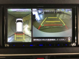 パノラミックビューモニター付きです。車両を上から見たような映像をディスプレイオーディオ画面に表示。運転席からの目視だけでは見にくい、車両周辺の状況をリアルタイムでしっかり確認できます。