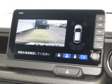 バックをするとき自動でリアの様子が映る『リアカメラ』付き! ナビ画面で確認しながらバックができますから安心ですね。でも、目視も大切ですよ!安全第一でお願いします!