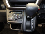 インパネシフトなので、操作がしやすく足元もすっきり!