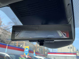 スマートルームミラーになっています 8人乗車時でも後方確認ができます