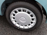純正ホイールキャップ付きのお車です。