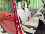 運転席まわりには十分なスペースがあり、大柄な方でもゆったり運転していただける環境です。