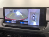 全方位モニターがついています! 車の周囲を360&deg;安全確認できるので、普段の駐車はもちろんの事、縦列駐車や幅寄せの際にも活躍してくれますよ。