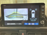 リバースギアに入れるだけで後方の表示へ切り替わります。夜間や雨の日の駐車も楽になりますよ。