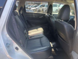 ◆後部座席◆後席も大人の方でもゆったり乗れるスペースを確保。足元も深くシートのクッションも柔らかくロングドライブの疲労を軽減してくれます。