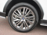 右後 アルミホイールは、カッコイイだけではなく、燃費にも影響するアイテムなんですよ!「*ホイールロックナットは展示用です」