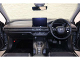 操作性に優れた運転席となります!小物入れや各ボタンの配置にこだわり、使いやすいです!座り心地もよく視認性も良好なのでロングドライブもお任せ下さい!