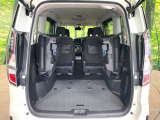 普段のお買い物や通勤、送迎等に十分な荷室スペースを確保しております。セカンドシートを倒すと、大きな荷物の積載も可能です♪