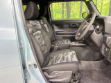 運転席まわりには十分なスペースがあり、大柄な方でもゆったり運転していただける環境です。