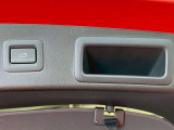 【パワーリアゲート】キーのスイッチまたは車両の各種スイッチを操作することにより、リアゲートが自動で開閉します。