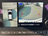 上から丸見えアラウンドビュー!車を真上から見下ろした様な映像を映し出します。これで苦手な車庫入れもラクラク。