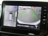 自車を真上から見下ろすように映し出すので周囲の状況が分かるアラウンドビューモニター搭載。フロントカメラとしても使用できます。車庫入れなど苦手な人の頼りになる助っ人です。