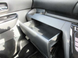 グローブボックスです!上下にスペースがあり、車検証や小物を収納可能です