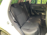 後部座席も気になるようなキズ・汚れやへたり等、大きなダメージはなく、良好な状態です。