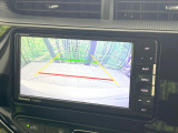 【バックカメラ】駐車時に後方がリアルタイム映像で確認できます。大型商業施設や立体駐車場での駐車時や、夜間のバック時に大活躍!運転スキルに関わらず、今や必須となった装備のひとつです!