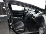視認性のよいインパネ周りです!操作スイッチやカップホルダーも使いやすい位置に配置されています♪