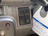 運転席にはシートヒーターも付いています。