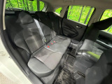 後部座席も気になるようなキズ・汚れやへたり等、大きなダメージはなく、良好な状態です。
