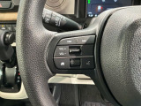 ステアリングにオーディオ操作スイッチが付いています。オーディオ画面に直接タッチしなくても操作が出来ますので、運転に集中できます。