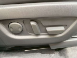【運転席パワーシート&ドライビングポジションメモリー機能】運転手にあったシートパターン設定可能です。