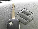 【キーレス】少し離れた場所からでもボタン一つでドアの開錠・施錠ができるのでとっても便利!ドアの鍵穴周りに傷をつけることもありません♪