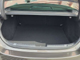 セダンならではの室内と区切られたトランクスペースです。
