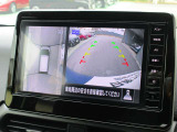 周囲の状況が分かるアラウンドビューモニター搭載。苦手な縦列駐車もこれがあれば安心ですね。