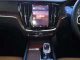 キャビン中央の9インチタッチスクリーン式センターディスプレイはGoogleを搭載しており、ナビゲーションやエンターテイメントなど、まるでスマートフォンのような直感的な操作を可能にしています。