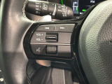 ステアリングにオーディオ操作スイッチが付いています。オーディオ画面に直接タッチしなくても操作が出来ますので、運転に集中できます。