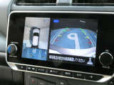 空の上から見下ろすように車の全周囲が表示されるアラウンドビューモニター☆駐車が得意になるとお出掛けも楽しくなります♪