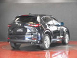 【CX-5】上質感と精悍さを兼ね備え、ワイド感を強調した意匠。オールラウンドな機能美と品格、洗練されたデザイン。