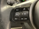 ステアリングにオーディオ操作スイッチが付いています。オーディオ画面に直接タッチしなくても操作が出来ますので、運転に集中できます。