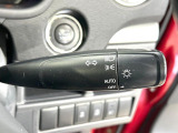 【オートライト】周りの明るさに応じて自動でヘッドライトの点灯・消灯ができる機能です!ライトの付け忘れ・消し忘れなどが無くなり、雨の日や夕方の走行も安心!トンネル通過時も便利ですね♪