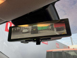 インテリジェントルームミラー、車両後方のカメラ映像をミラー面に映し出すので車内の状況や天候などに影響されにくく、よりクリアな後方視界が得られます