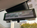インテリジェントルームミラー、車両後方のカメラ映像をミラー面に映し出すので車内の状況や天候などに影響されにくく、よりクリアな後方視界が得られます