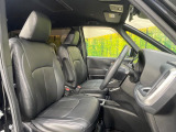 運転席シート廻りは使用感も少なく、良好な状態となっています。前オーナー様が丁寧に使っていたことがよくわかりますね。