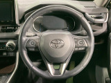 【純正革巻きステアリング】上質な革を使用することで、手にしっかり馴染みとても運転しやすいハンドルです♪