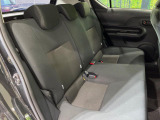 後部座席も気になるようなキズ・汚れやへたり等、大きなダメージはなく、良好な状態です。