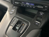 シフトレバーも操作性良く出来ています。運転縞柄ドライブモードを切り替え可能です。