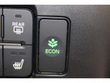 エンジン、エアコンなどを制御し低燃費な(ECONモード)に、また走りを楽しみたいとき、空調など快適性を重視したいときはスイッチOFFで通常モードに切り替えが出来ます。