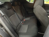 後部座席も気になるようなキズ・汚れやへたり等、大きなダメージはなく、良好な状態です。