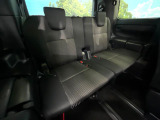 3列目シートはもちろん状態良好☆大人でもゆったりと座って頂けますので、大人数でのお出かけもラクラクです♪ご家族で、気の知れた仲間で、ドライブに行くのが楽しみですね♪