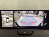 狭い場所での駐車やすれ違いなどでより的確な運転操作に役立つ360&deg;ビューモニターが装備されています。