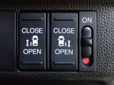運転席からもスライドドアをボタン操作でスピーディーに開閉できます!またスマートキーでも操作できるので便利です。