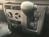 シフトレバー周辺の画像です☆