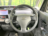 【純正革巻きステアリング】上質な革を使用することで、手にしっかり馴染みとても運転しやすいハンドルです♪