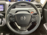 ハンドルにHondaセンシング系のクルーズコントロールやレーンキープアシストなどのスイッチと、オーディオの操作スイッチが装備されています。ハンドルから手を離さず安全に操作できます。