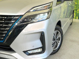 【LEDヘッドライト】悪天候や夜間走行時も良好な視界を確保し安心して運転できる高輝度LEDヘッドライトを装備!点灯速度が早く、消費電力も抑えられています。