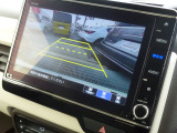 バック駐車が苦手な方や、初めてのお車で不安な方でも後方をナビ画面に映してくれるので、ラクラク停められます。